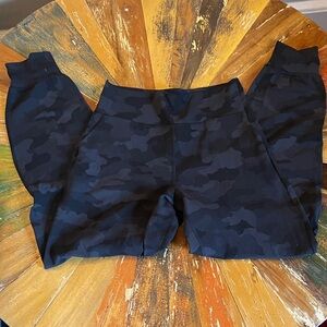 Lululemon high rise Align jogger in Camouflage- size 10